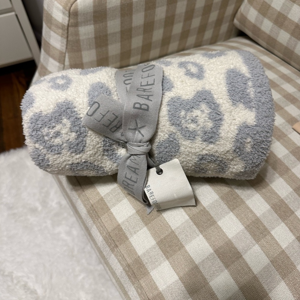 Barefoot dreams leopard strolled blanket new with tags